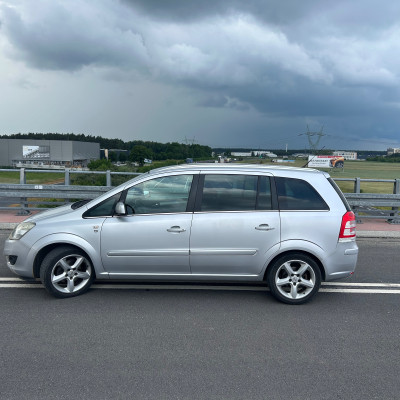 Opel Zafira B 1.4 b/gaz 2010