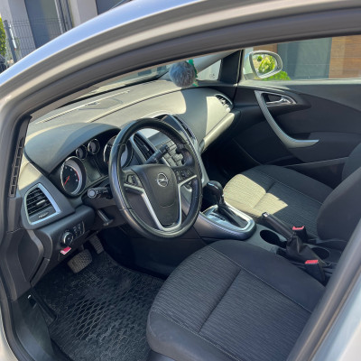 Opel Astra J Sports Tourer automat