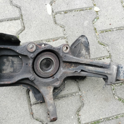 Zwrotnica prawa Alfa Romeo 147